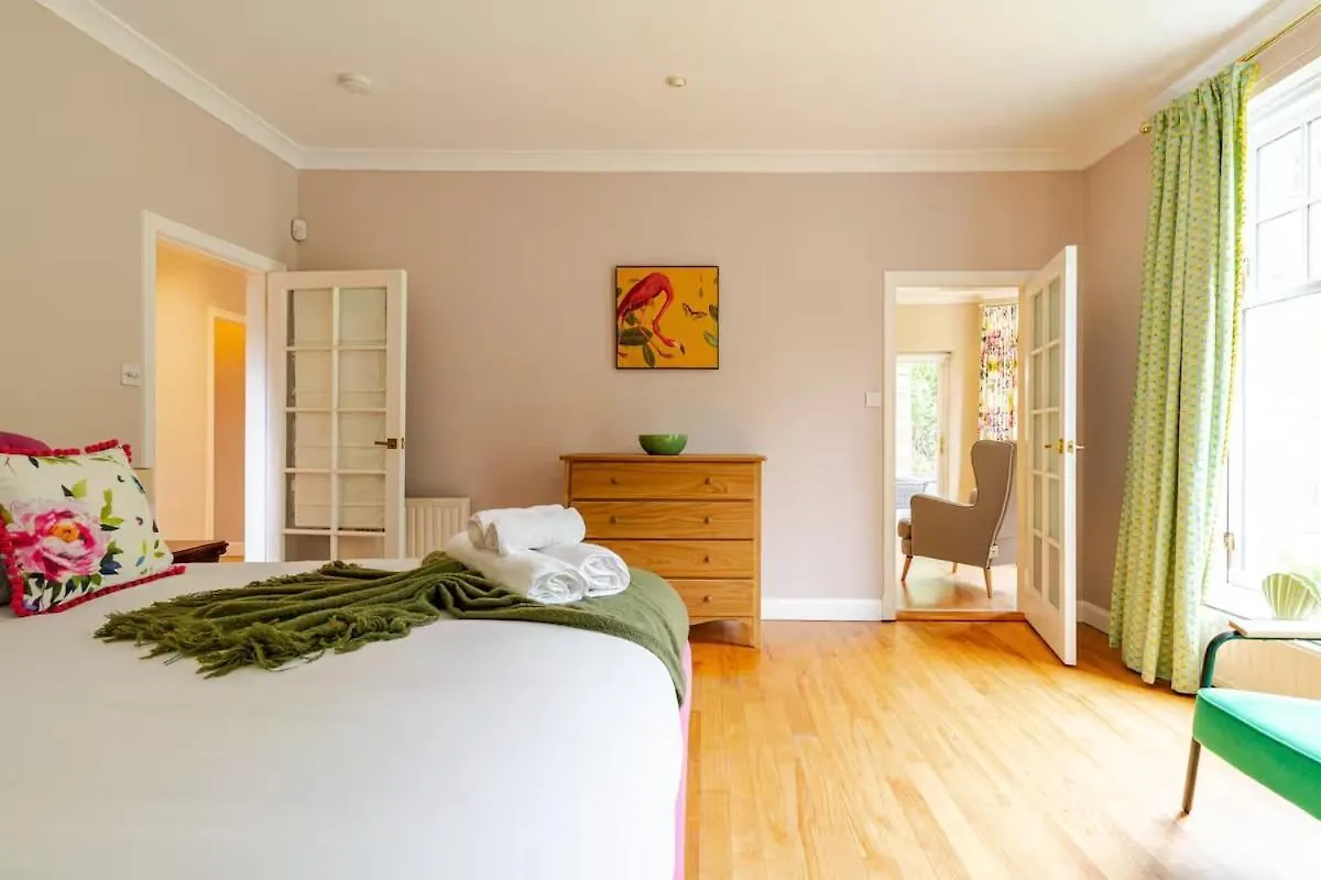 Amulree, Edinburgh Villa
