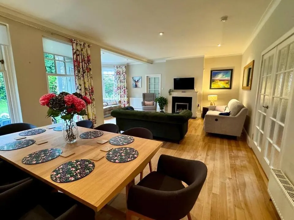 Amulree, Edinburgh Villa