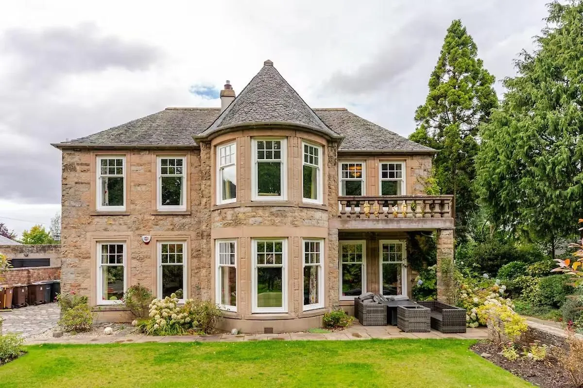 Amulree, Edinburgh Villa