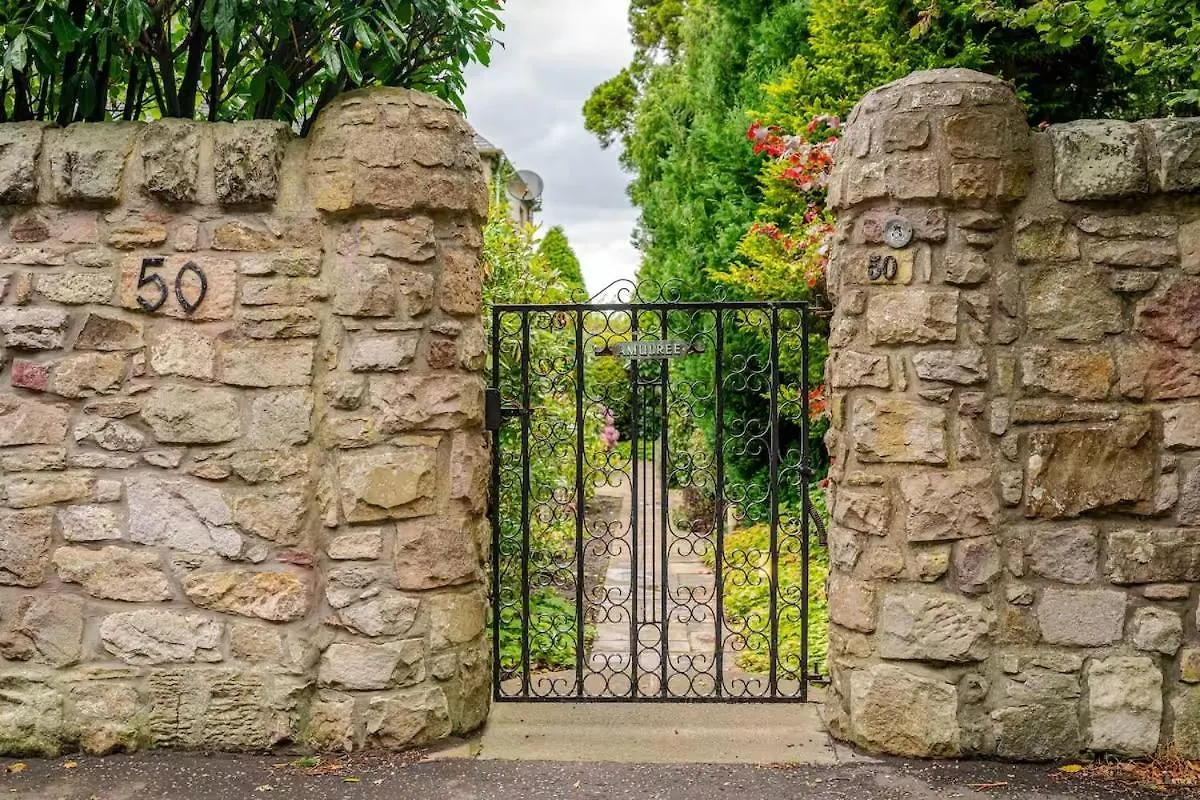 Amulree, Edinburgh Villa 0*,