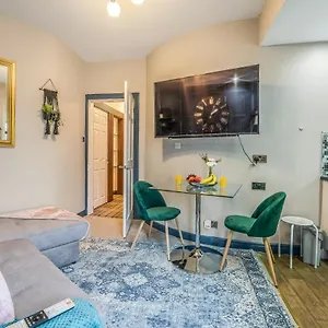  Apartment Stylish Abode