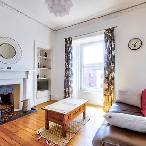  Apartment Entire Period Flat By Centre