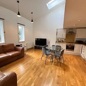  Apartment Private Parking 2 Bed 2 Bath
